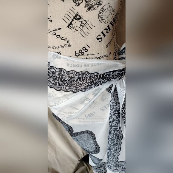 NWOT! White Chiffon Sarong/Scarf w/Black & Gray Medallion Design. One Size - Picture 2 of 12